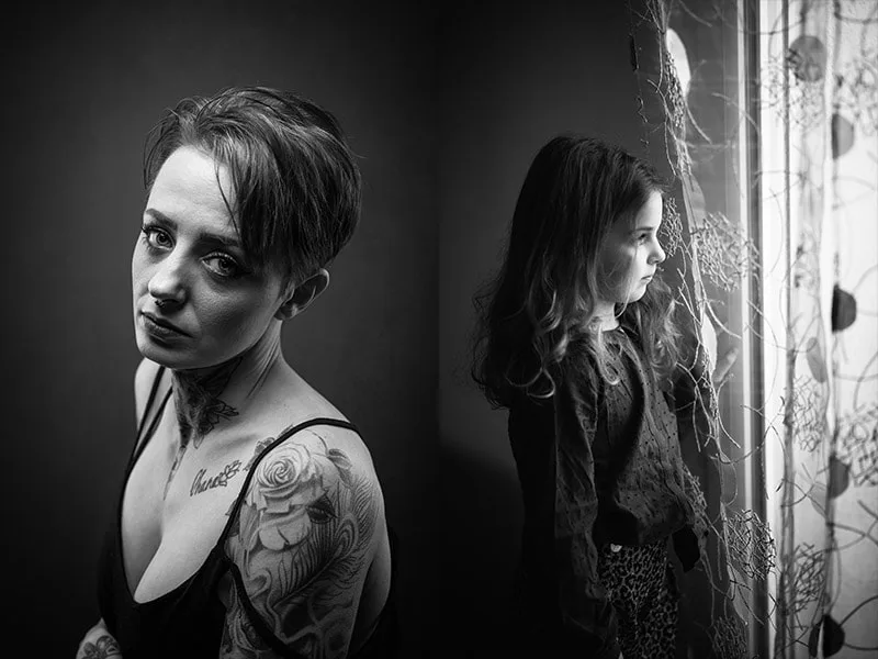 portrait-sombre-femme-tattoo-enfant-naturel-philippe-martz