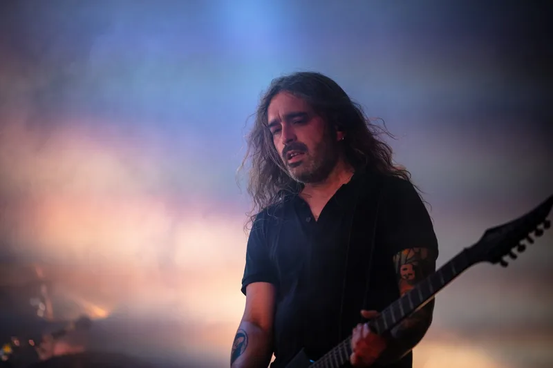 concert-Carpenter-Brut-Mozhell-guitariste-ciel-vanille