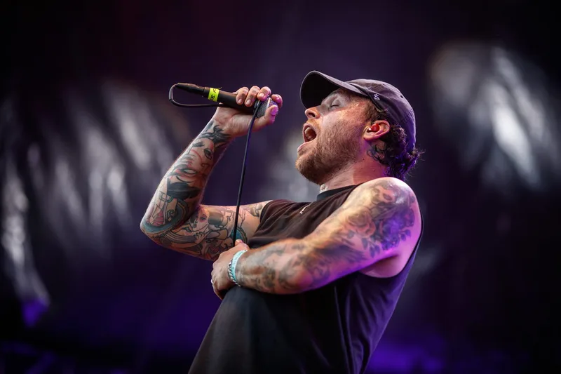 concert-Stick-To-Your-Guns-Mozhell-chanteur-cri