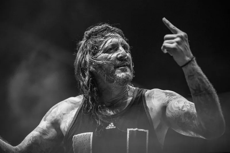 concert-Madball-Freddy-Cricien-Mozhell-chanteur-cheveux-visage-noir-blanc
