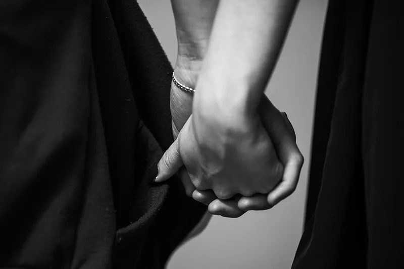 main-union-amour-complicite-noir-blanc-philippe-martz
