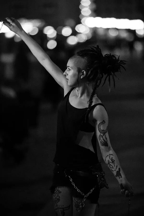 punk-coupe-tatouage-rue-danse-artiste-belle-noir-blanc-philippe-martz