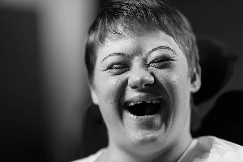 portrait-mas-eclat-rire-handicap-philippe-martz