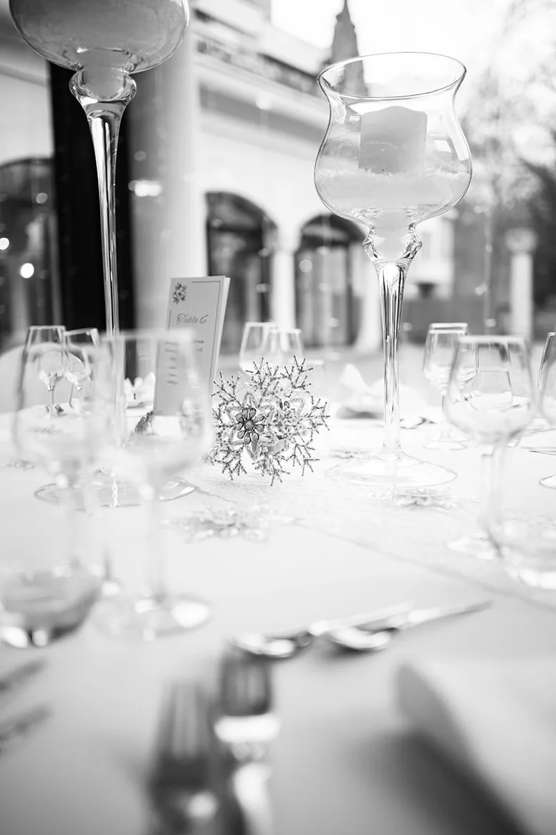 photo-mariage-dressage-table-mise-en-place-ambiance-noir-et-blanc-philippe-martz