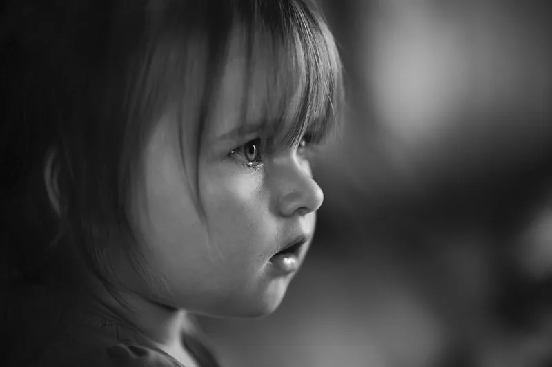 portrait-lumiere-naturelle-enfant-regard-yeux