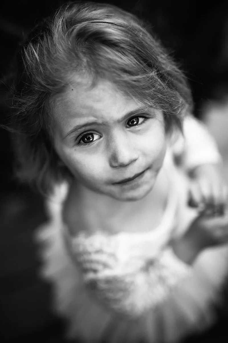 portrait-enfant-melancolie-douceur-nostalgie-regard-noir-blanc-philippe-martz