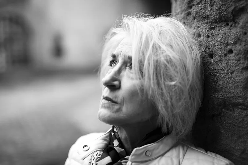 portrait-femme-regard-intense-lumiere-philippe-martz