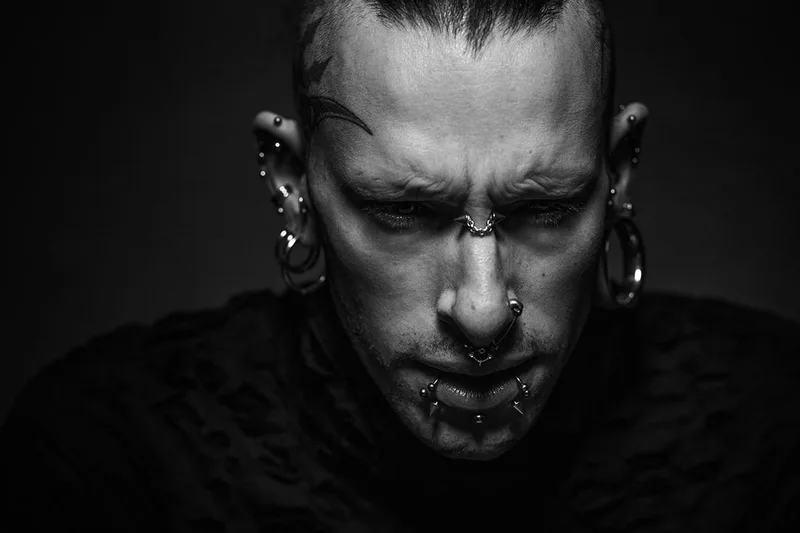 portrait-gothic-tattoo-piercing-expression-forte-gueule-philippe-martz