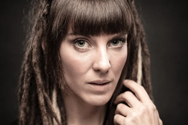 portrait-femme-dreadlocks-fineart-emotion-regard-philippe-martz