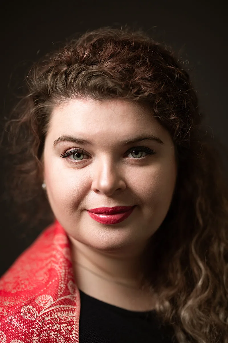 regard-doux-portrait-sourire-femme-corporate-fineart