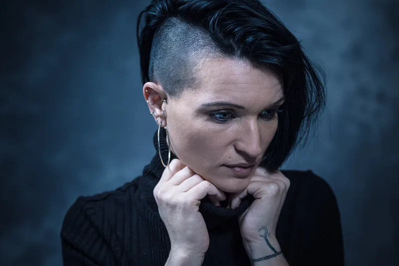 portrait-femme-tattoo-bleu-emotion-philippe-martz